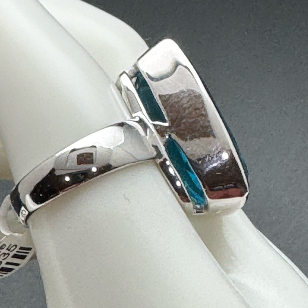 Elegant Blue Topaz and sterling Silver Ring - Picture 3 of 5